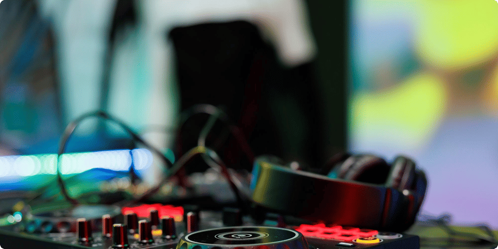 Comprendre les fonctions indispensables d’un contrôleur DJ